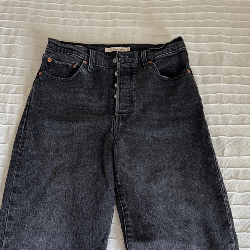 Levi's Premium Ribcage Straight Ankle Jeans in Dark Gray